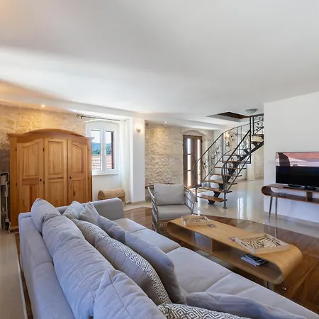 House Tramonto With Pool, Sunset View & Pet Friendly, Donji Humac, Brac