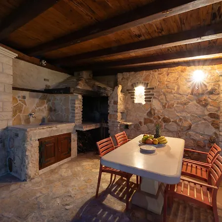 House Tramonto With Pool, Sunset View & Pet Friendly, Donji Humac, Brac Vila